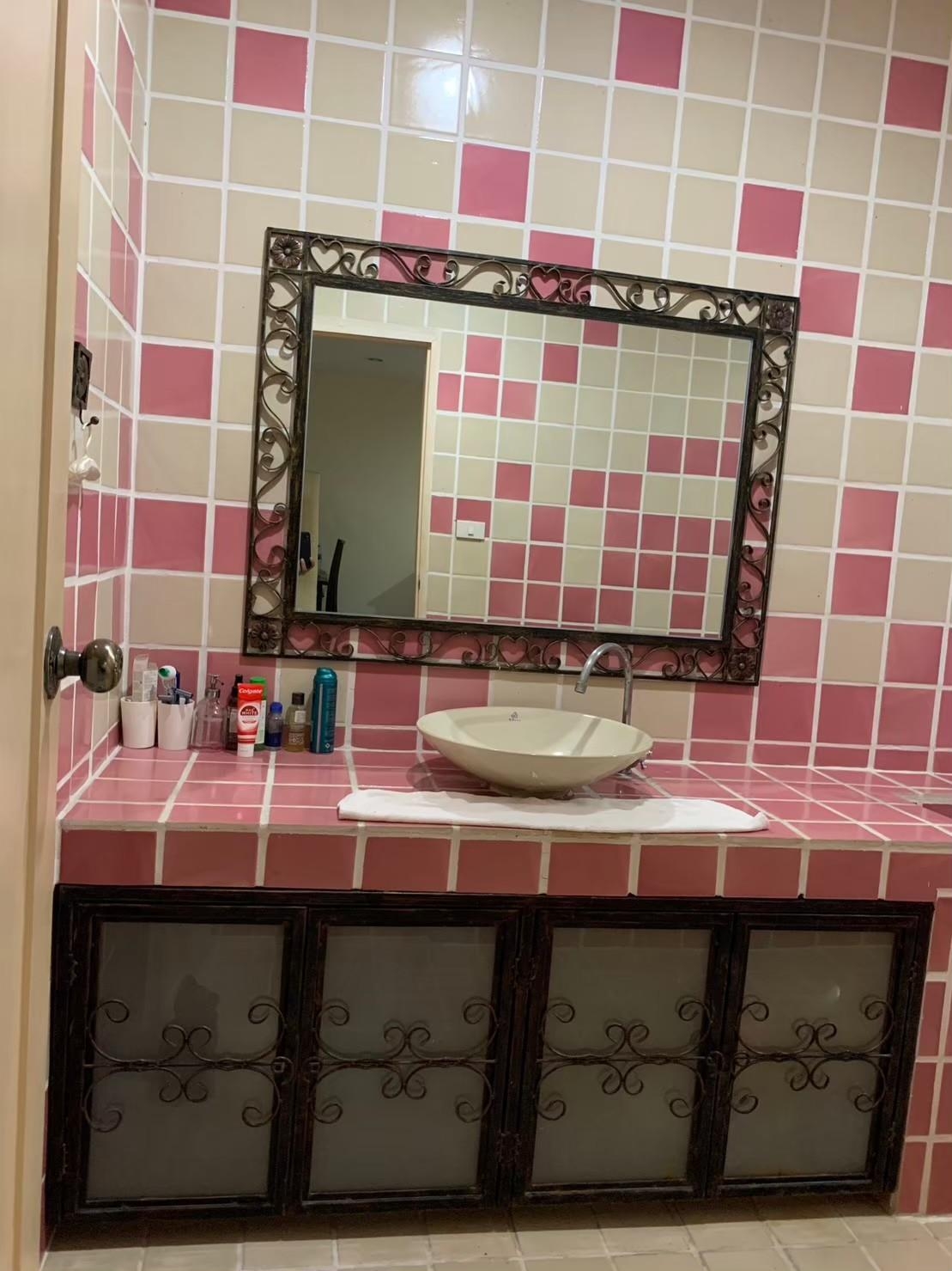 2B50D174-58FE-45CE-A970-EC5F1752FFB1