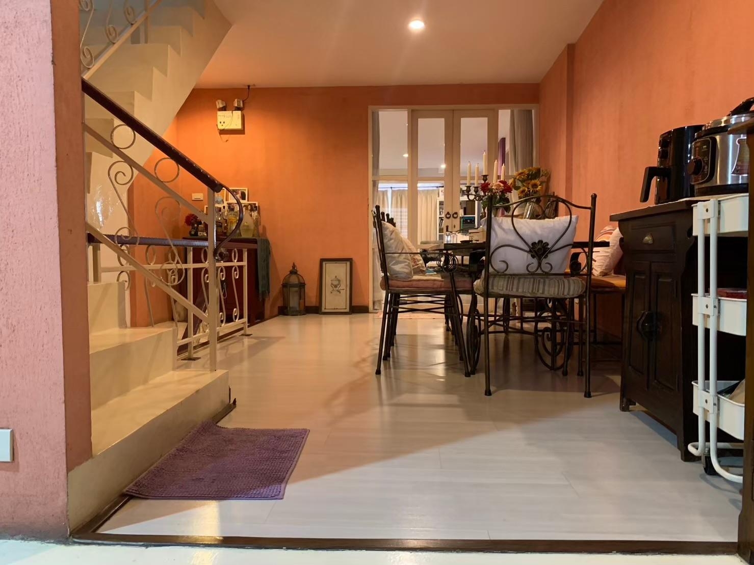 3E6290F9-C381-4EF1-BAB7-70B785B383F2