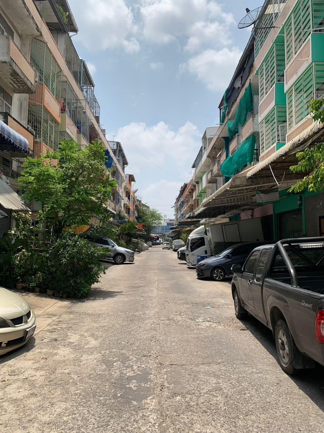 EE38E7A5-1526-45C8-84E2-D18128C95CB2(2)